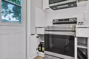 1573 NE 30th Ct, Pompano Beach, FL 33064 - Photo 9