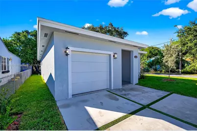 1346 NW 44th St, Miami, FL 33142 - Photo 5