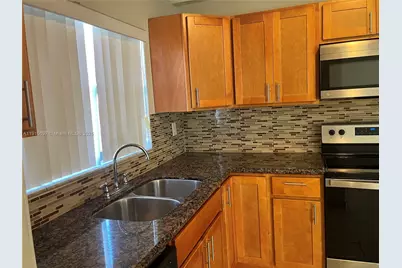 9722 NW 6th Ln, Miami, FL 33172 - Photo 15