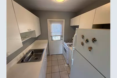 1255 W 49th Pl #B201, Hialeah, FL 33012 - Photo 11