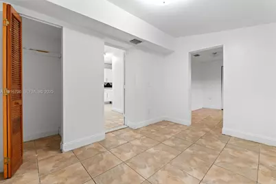 2262 NW 4th St, Miami, FL 33125 - Photo 15
