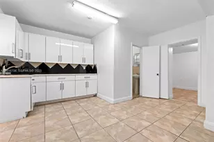 2262 NW 4th St, Miami, FL 33125 - Photo 13