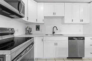 2262 NW 4th St, Miami, FL 33125 - Photo 9