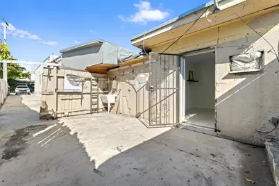 2262 NW 4th St, Miami, FL 33125 - Photo 17
