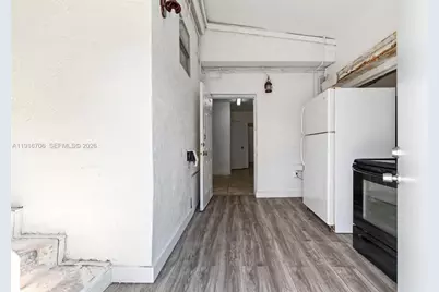 2262 NW 4th St, Miami, FL 33125 - Photo 13