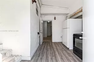2262 NW 4th St, Miami, FL 33125 - Photo 13