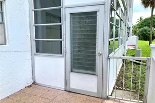 4270 NW 40th St, Lauderdale Lakes, FL 33319 - Photo 11