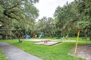 9230 Lagoon Pl, Davie, FL 33324 - Photo 23