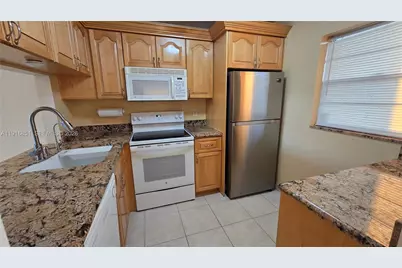 9230 Lagoon Pl #310, Davie, FL 33324 - Photo 5