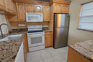 9230 Lagoon Pl, Davie, FL 33324 - Photo 5