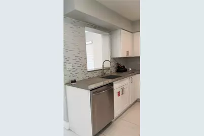 1577 NE 48th Ct, Oakland Park, FL 33334 - Photo 9