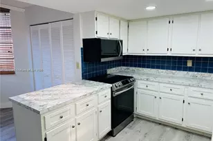 9501 Seagrape Dr, Davie, FL 33324 - Photo 11