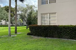 9501 Seagrape Dr, Davie, FL 33324 - Photo 9