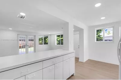 11030 SW 42 St, Miami, FL 33165 - Photo 9