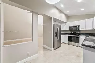 2202 W Discovery Cir W, Deerfield Beach, FL 33442 - Photo 9