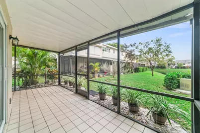 2202 W Discovery Cir W, Deerfield Beach, FL 33442 - Photo 13