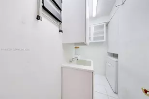 520 Brickell Key Dr, Miami, FL 33131 - Photo 23