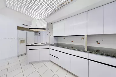 520 Brickell Key Dr #A1104, Miami, FL 33131 - Photo 9