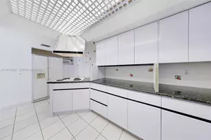 520 Brickell Key Dr, Miami, FL 33131 - Photo 9