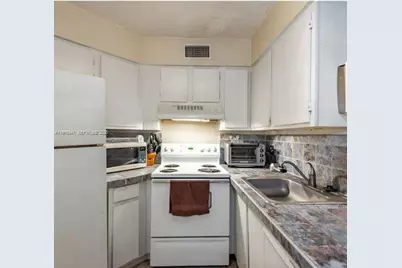 212 Lake Pointe Dr #112, Oakland Park, FL 33309 - Photo 3