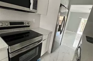 8211 NW 8th St, Plantation, FL 33324 - Photo 9