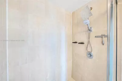 7700 Collins Ave #2, Miami Beach, FL 33141 - Photo 9
