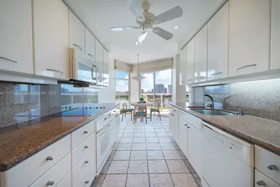 20281 E Country Club Dr #1009, Aventura, FL 33180 - Photo 21