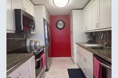 5401 Collins Ave #931, Miami Beach, FL 33140 - Photo 23