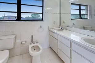 8877 SW 36th St, Miami, FL 33165 - Photo 31