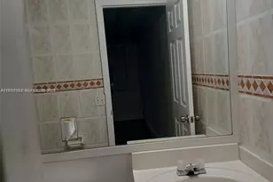 980 NE 170th St, North Miami Beach, FL 33162 - Photo 19