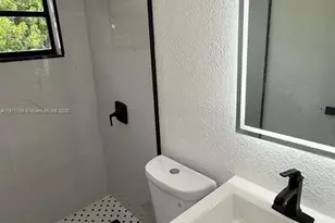 980 NE 146th St, North Miami, FL 33161 - Photo 27