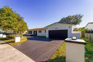 1850 NE 199th St, Miami, FL 33179 - Photo 23