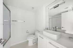 1000 W Island Blvd, Aventura, FL 33160 - Photo 15