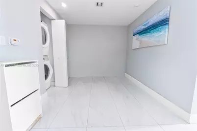 16385 Biscayne Blvd #405, North Miami Beach, FL 33160 - Photo 15