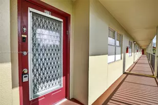 701 SW 128th Ave, Pembroke Pines, FL 33027 - Photo 29