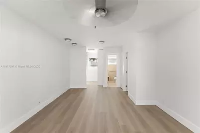 158 Ocean Dr #404/405, Miami Beach, FL 33139 - Photo 9