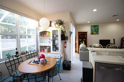 1562 NW 157th Ave, Pembroke Pines, FL 33028 - Photo 13