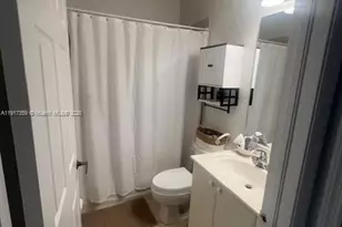 8305 NW 108th Ave, Doral, FL 33178 - Photo 9