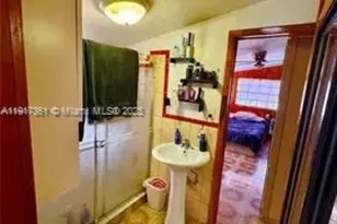 830 SE 7th Pl, Hialeah, FL 33010 - Photo 11