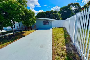 830 SE 7th Pl, Hialeah, FL 33010 - Photo 3