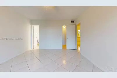 3300 W Rolling Hills Cir #302, Davie, FL 33328 - Photo 5