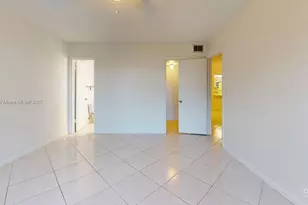 3300 W Rolling Hills Cir, Davie, FL 33328 - Photo 5