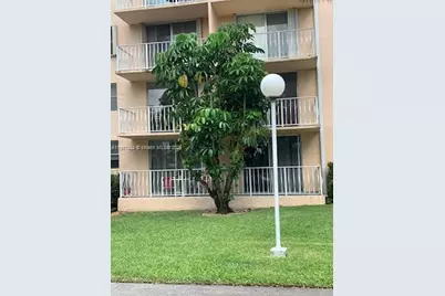 470 Executive Center Dr #1I, West Palm Beach, FL 33401 - Photo 1