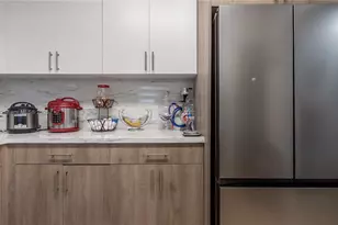 8390 NW 103rd St, Hialeah Gardens, FL 33016 - Photo 9