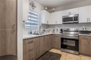 8390 NW 103rd St, Hialeah Gardens, FL 33016 - Photo 11