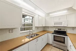 5263 SW 121st Ave, Cooper City, FL 33330 - Photo 9