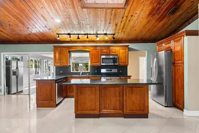 8920 NW 15th St, Pembroke Pines, FL 33024 - Photo 15