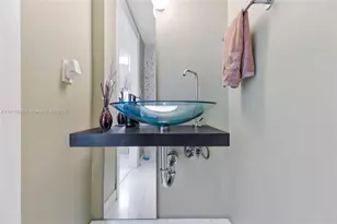 200 Biscayne Blvd Way, Miami, FL 33131 - Photo 3