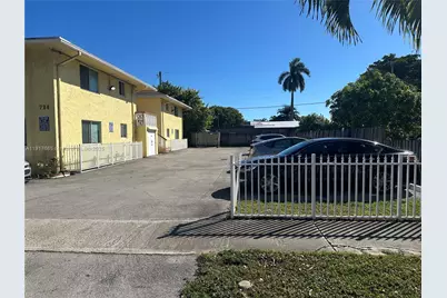 724 NE 4th St, Hallandale Beach, FL 33009 - Photo 5