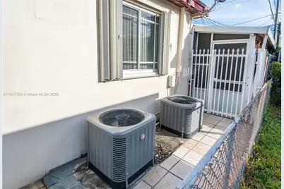 990 E 2nd St, Hialeah, FL 33010 - Photo 35